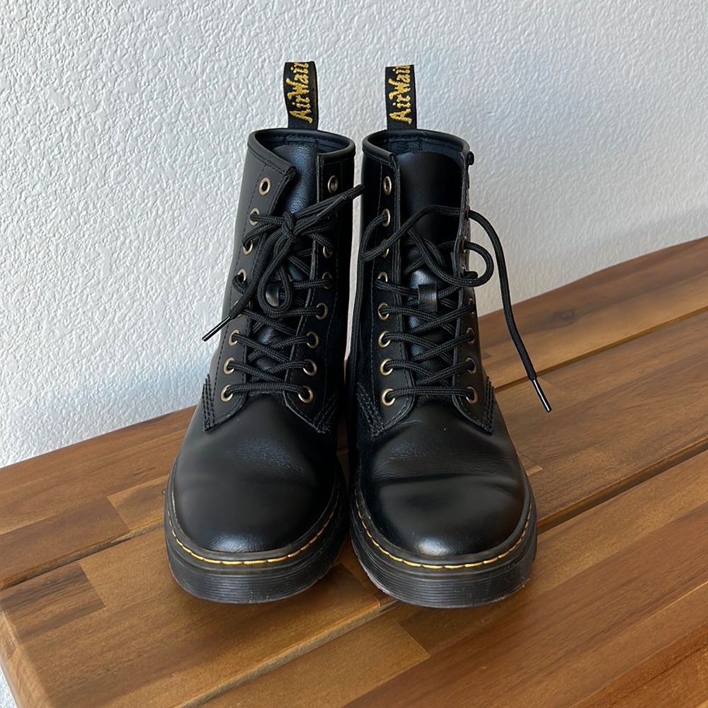Black Women’s Dr. Martens Size 7